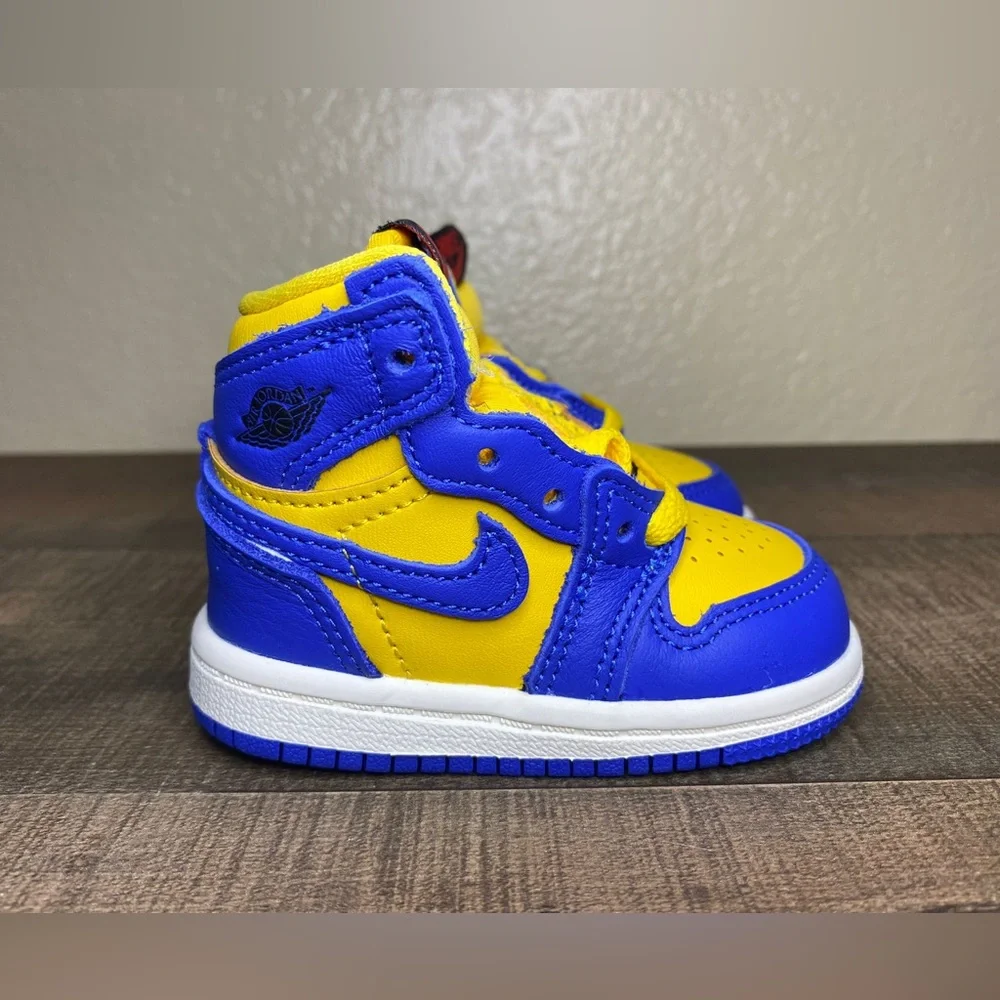 Air Jordan 1 Retro High OG TD “Reverse Laney” 
- Size: 3C.
